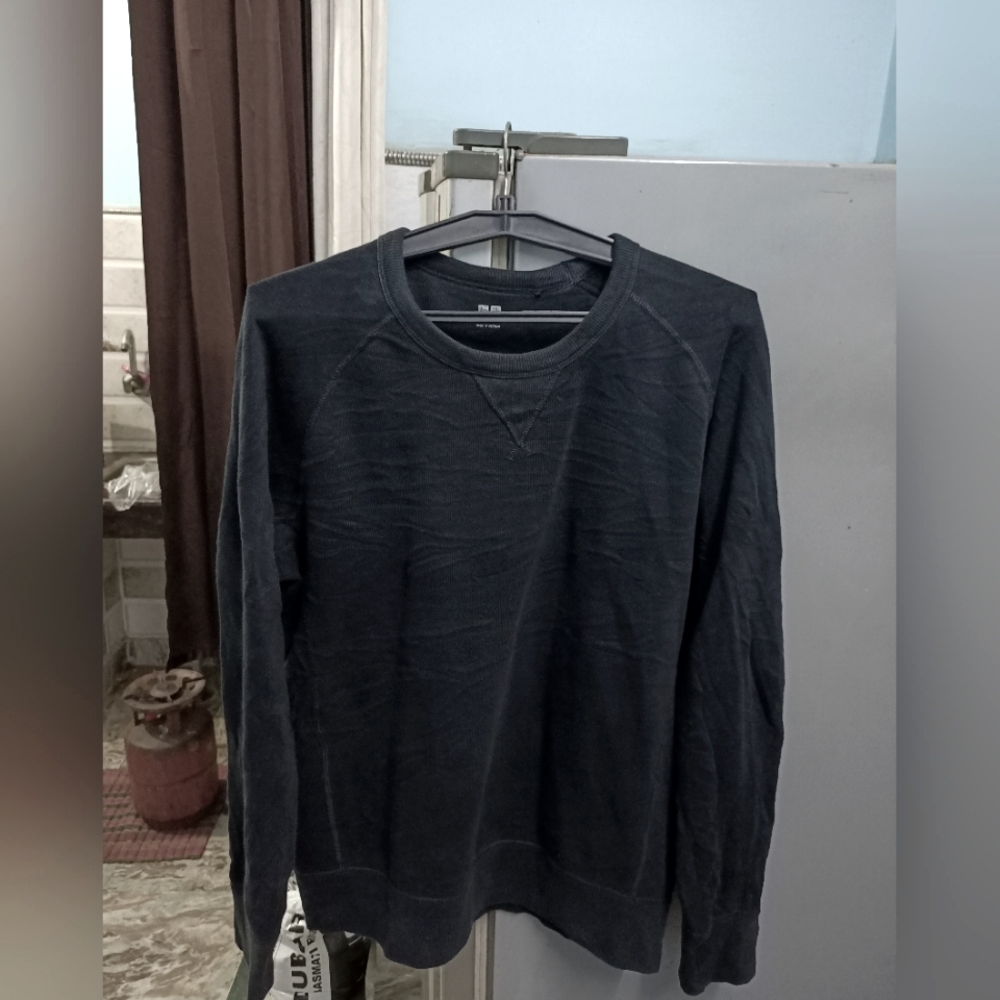 Uniqlo - Picture 1 of 15